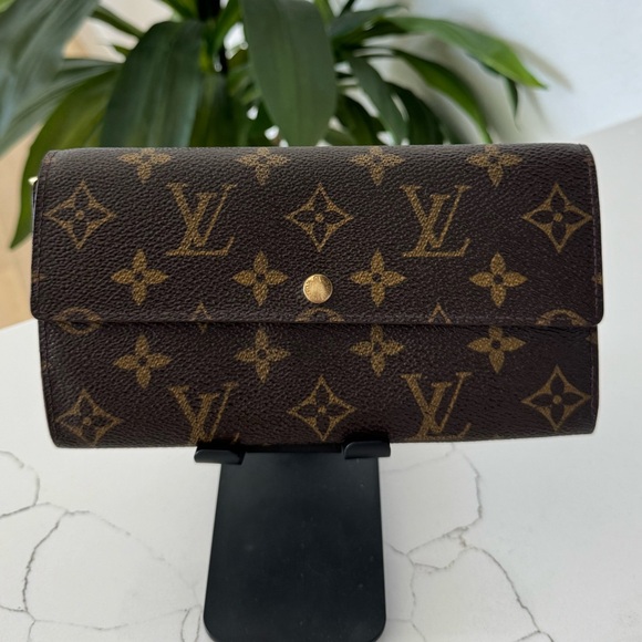 Louis Vuitton Handbags - Louis Vuitton Sarah Monogram Long Bifold Wallet with *COA*